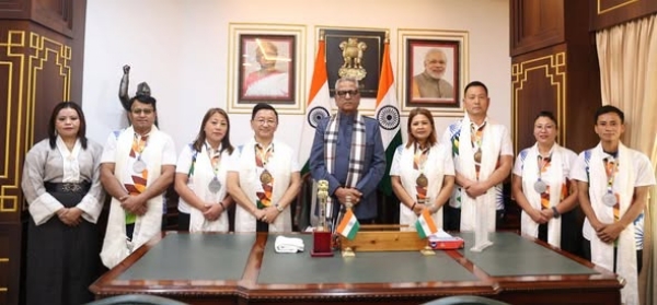 सिक्किम मास्टर्स वेटलिफ्टिङ एसोसिएशनका सदस्यहरूले राज्यपालसॅंग गरे शिष्टाचार भेट