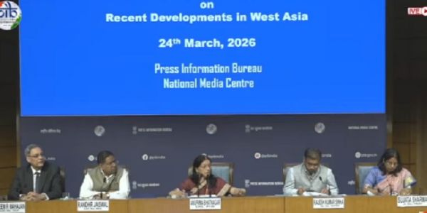 एलपीजी लोड गरिएका दुई भारतीय जहाजहरू, पाइन ग्यास र जग वसन्तले नौसेनाको निगरानीमा होर्मुजको जलडमरूम पार गरे