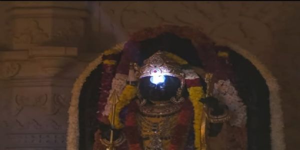 जन्मभूमि मन्दिरमा प्रभु श्रीरामको मनाइयो जन्मोत्सव, सूर्यको किरणले गऱ्यो मस्तकाभिषेक