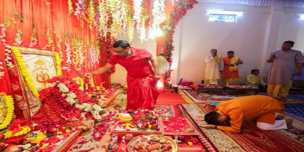 मुख्यमन्त्रीले पहाडी माता मन्दिरमा पूजा-अर्चना गरे