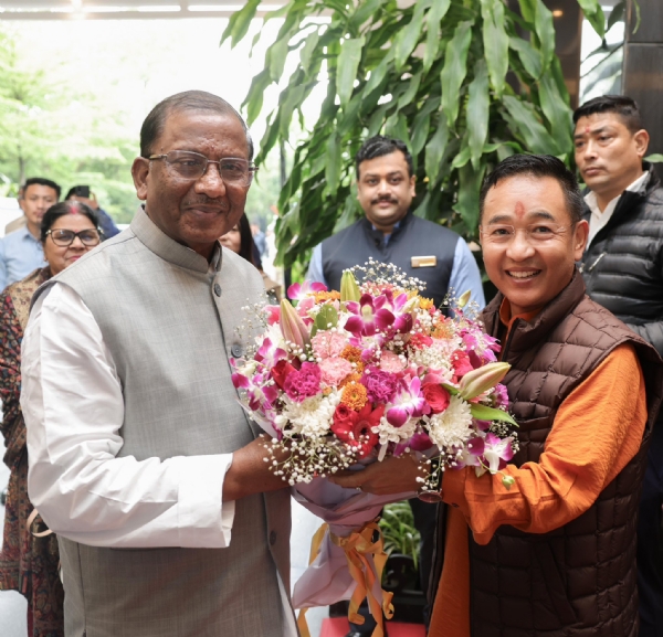 मुख्यमन्त्रीले असमका राज्यपाल आचार्यसॅंग शिष्टाचार भेट गरे