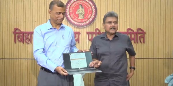 बिहार बोर्ड माध्यमिक परीक्षाको परिणाम जारी, 81.79 प्रतिशत छात्र सफल, दुई छात्राहरूले संयुक्त रूपमा गरे टप