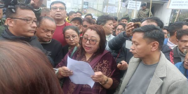 एसआईआरमा नाम डिलिट भएका मानिसहरूले खरसाङमा विरोध र्याली निकाले