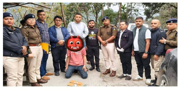 सिङताम पुलिसद्वारा संदिग्ध ब्राउन शुगरसहित तस्कर पक्राउ