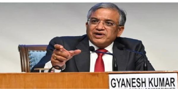 मुख्य चुनाउ आयुक्तको खिल्ली उडाउने पोस्टर, ममता ब्यानर्जीको आवास रहेको वार्डमा टाँसियो