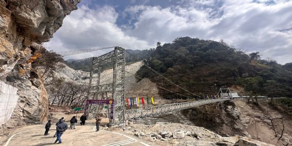 तरम चुमाथि नवनिर्मित बेली सस्पेन्सन ब्रिजमा ट्राफिक नियमनलाई सार्वजनिक सूचना जारी