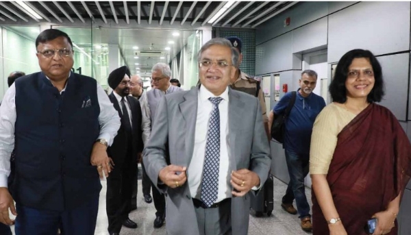 कोलकाता पुगे निर्वाचन आयोगको पूर्ण टोली