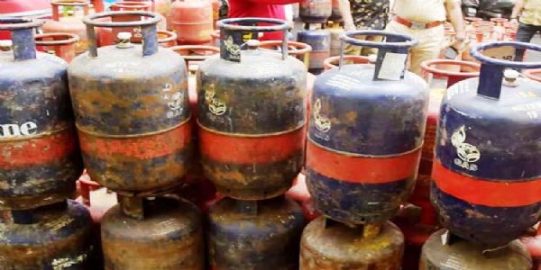 व्यावसायिक एलपीजी सिलिन्डरको मूल्यमा १९५.५० रुपियाँ वृद्धि, नयाँ दर लागू