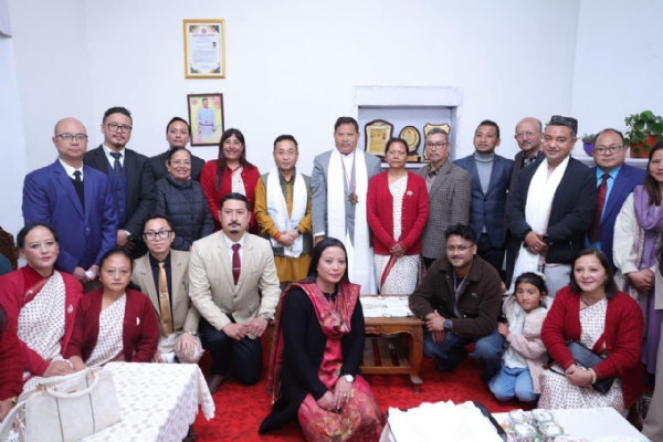 मुख्यमन्त्रीले बिशप स्टेफन लेप्चासॅंग गरे शिष्टाचार भेट मुख्यमन्त्रीले बिशप स्टेफन लेप्चासॅंग गरे शिष्टाचार भेट