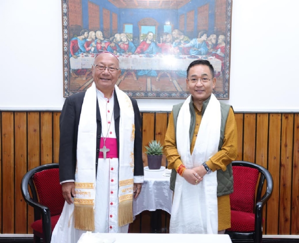 मुख्यमन्त्रीले बिशप स्टेफन लेप्चासॅंग गरे शिष्टाचार भेट मुख्यमन्त्रीले बिशप स्टेफन लेप्चासॅंग गरे शिष्टाचार भेट