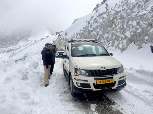 लाचेनमा फसेका चालकहरूको उद्धार शुरु, ११४ सवारी साधन सकुशल उद्धार