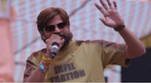 आरोपी गायक