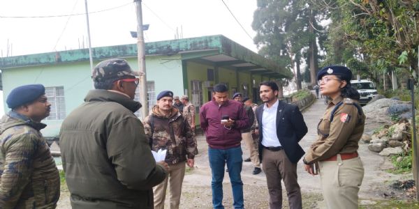 शान्तिपूर्ण चुनाउ सुनिश्चित गर्न दार्जिलिङ जिल्ला पुलिस अधीक्षकद्वारा मतदान केन्द्रहरुको निरीक्षण भ्रमण