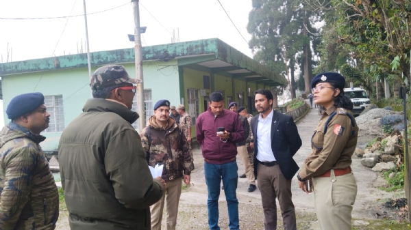 शान्तिपूर्ण चुनाव सुनिश्चित गर्न दार्जिलिङ जिल्ला पुलिस अधीक्षकद्वारा सोनादा क्षेत्रका पुलिस बुथहरुको निरीक्षण