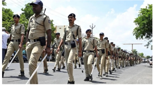 तमिलनाडु विधानसभा चुनाउमा तैनात पुलिसकर्मीहरू।