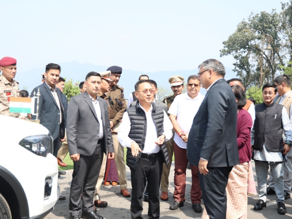 मुख्यमन्त्री प्रेमसिंह तामाङ तथा निरीक्षण भ्रमण गर्दै