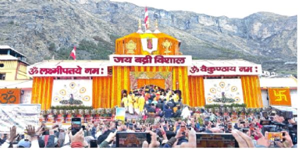 वैदिक मन्त्रका साथ खोलियो बद्रीधामको कपाट