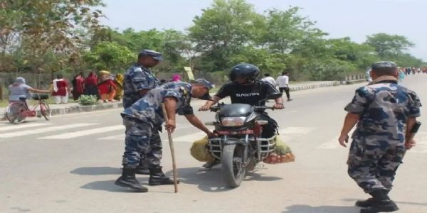 नेपाल सीमामा बजारहरू सुनसान, भारतीय वस्तुहरूमा नयाँ ट्याक्सले गर्दा किनमेलमा देखियो कमी