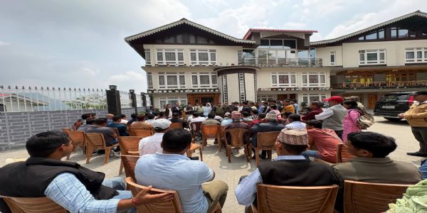 बेन्च टेरेसिङ र वृक्षारोपण कार्यक्रमका लाभार्थीहरूलाई आर्थिक सहयोग प्रदान