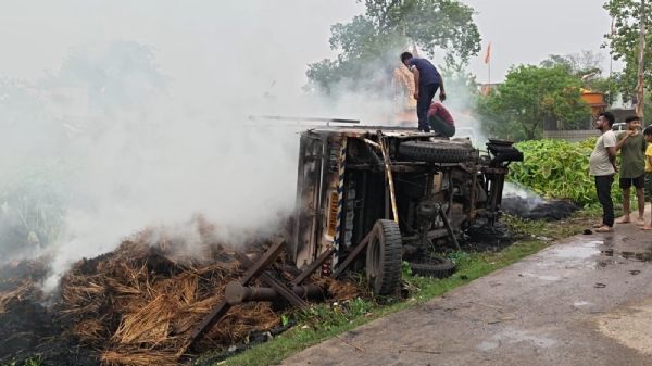 परालले भरिएको पिकअप भ्यानमा आगलागी, ज्यानहानि भएन