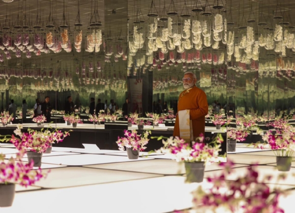 प्रधानमन्त्री मोदीले राजधानीमा स्वर्ण जयन्ती मैत्रेय मञ्जरीको भ्रमण गरे