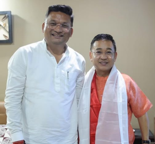 मुख्यमन्त्रीले काल्चिनीका निवर्तमान विधायक लामालाई भेटे