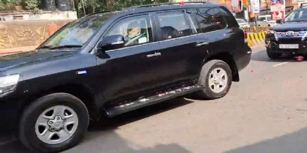 प्रधानमन्त्री मोदीको बेरकादेखि श्रीकाशी विश्वनाथ मन्दिरसम्मको मेगा रोड शोमा देखियो भीड़, शंखध्वनि र पुष्पवर्षाको साथ शाही स्वागत