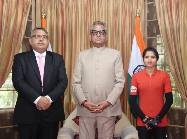 पश्चिमदेखि पूर्वको साइकल यात्रामा निक्लिएकी आशा मालवीय गान्तोक आइपुगिन्