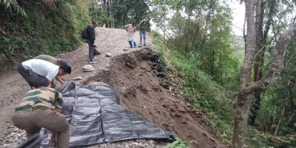 सिविटार चियाबारीको रोडमा पैह्रो: ठूला गाडीहरु कुदाउन जोखिमपूर्ण