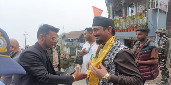 स्वतन्त्र उम्मेदवार मोहन शर्माले बुझाए नामाङ्कन पत्र