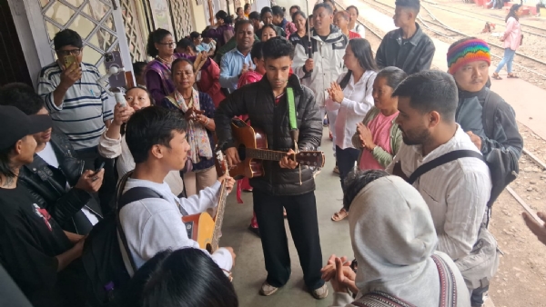 निर्दल प्रार्थी सुमेन्द्र तामाङको पक्षमा खरसाङमा साङ्गीतिक रैलीसहित चुनावी सभा सम्पन्न