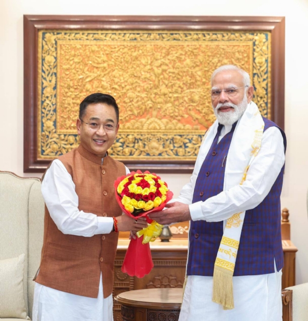 मुख्यमन्त्रीले प्रधानमन्त्री मोदीसॅंग भेट