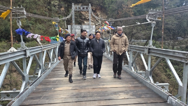 मन्त्री लेप्चाले तारम छु भ्रमण गरी पैह्रोबाट भएको क्षतिको निरीक्षण गरे