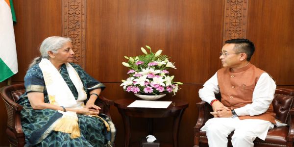 मुख्यमन्त्रीले वित्त मन्त्रीसँग सिक्किमका प्रमुख विकास प्राथमिकताहरूका बारेमा छलफल गरे