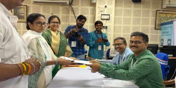 भवानीपुर सीटबाट ममता ब्यानर्जीले दर्ता गरिन् नामांकन, समर्थकहरूको साथ पुगिन् अलीपुर सर्वे भवन