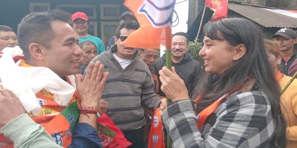 भाजपा प्रार्थी सोनाम लामाले टुङ सन्तमेरी समष्टिका विभिन्न स्थानहरुमा चुनाउ प्रचार गरे