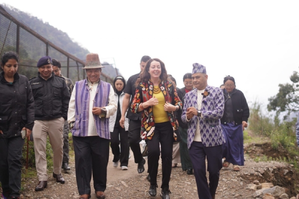 स्विट्जरल्याण्डकी राजदूत माया तिस्साफीले जीएलओएफ प्रभावित क्षेत्रहरूको भ्रमण गरिन् स्विट्जरल्याण्डकी राजदूत माया तिस्साफीले जीएलओएफ प्रभावित क्षेत्रहरूको भ्रमण गरिन्