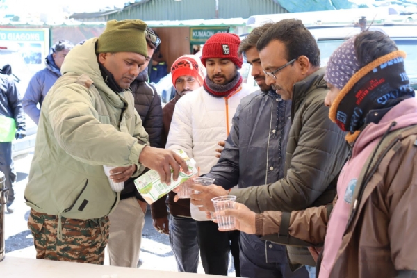 लाचेनबाट 1321 जना पर्यटक र 84 जना स्थानीय बासिन्दाहरूलाई सुरक्षित रूपमा निकालियो लाचेनबाट 1321 जना पर्यटक र 84 जना स्थानीय बासिन्दाहरूलाई सुरक्षित रूपमा निकालियो