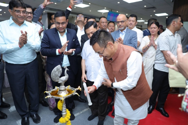 मुख्यमन्त्रीले सिलगढ़ीमा म्याक्सवेल अस्पतालको उद्घाटन गरे मुख्यमन्त्रीले सिलगढ़ीमा म्याक्सवेल अस्पतालको उद्घाटन गरे