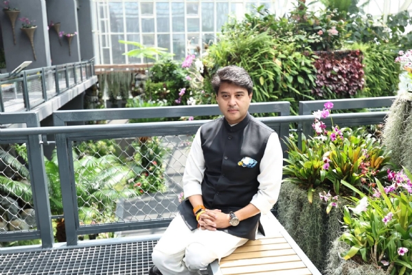 केन्द्रिय मन्त्री ज्योतिरादित्य सिन्धिया रिज पार्कमा