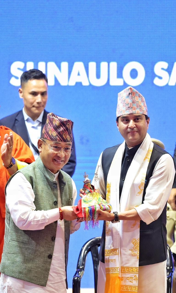 Jyotiraditya-Scindia-ps tamang