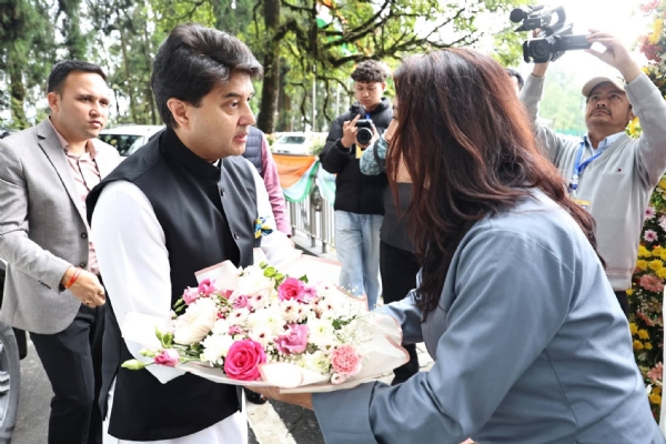 केन्द्रिय मन्त्री ज्योतिरादित्य सिन्धिया रिज पार्कमा