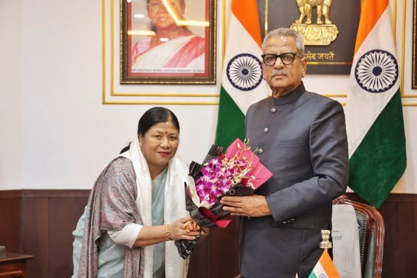 राष्ट्रिय फ्लोरेन्स नाइटिङ्गेल पुरस्कारले सम्मनित मधुमाला गुरुङले राज्यपाललाई भेटिन् राष्ट्रिय फ्लोरेन्स नाइटिङ्गेल पुरस्कारले सम्मनित मधुमाला गुरुङले राज्यपाललाई भेटिन्