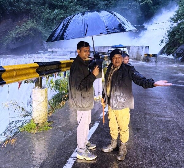 मियोङ खोलामा पानीको स्तर बढेपछि मङ्गन-चुङथाङ सडक अस्थायी रूपमा अवरुद्ध मियोङ खोलामा पानीको स्तर बढेपछि मङ्गन-चुङथाङ सडक अस्थायी रूपमा अवरुद्ध