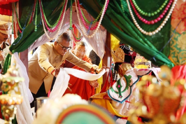 परम पूज्य चौथो डोड्रुप्छेन रिम्पोछेको पवित्र पार्थिव शरीर देवराली छोर्तेन गुम्पामा स्थापित परम पूज्य चौथो डोड्रुप्छेन रिम्पोछेको पवित्र पार्थिव शरीर देवराली छोर्तेन गुम्पामा स्थापित
