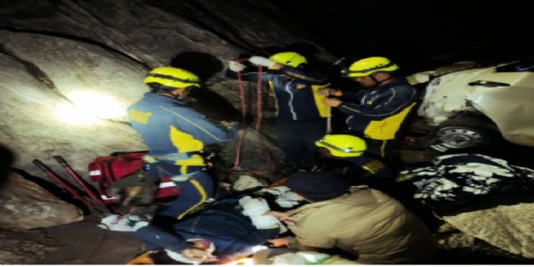 उत्तरकाशीको गंगनानीमा कार भीरबाट खस्यो, २ जनाको मृत्यु, ३ जना घाइते