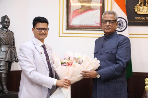 सचिव तुषार निखारेले राज्यपालसॅंग शिष्टाचार भेट गरे