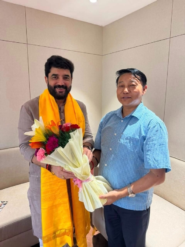 सिकोन अध्यक्ष मंगलजित राई र केन्द्रिय सहकारी राज्यमन्त्री मुरलीधर मोहोल। सिकोन अध्यक्ष मंगलजित राई र केन्द्रिय सहकारी राज्यमन्त्री मुरलीधर मोहोल।