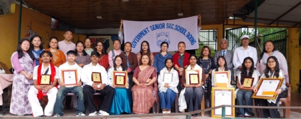 सम्मानित विद्यार्थीहरू सम्मानित विद्यार्थीहरू