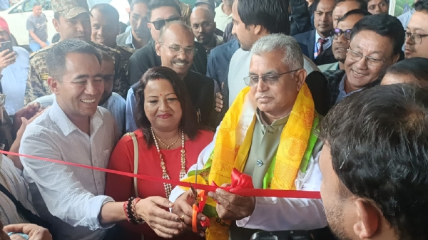 मन्त्री दिलिप घोषद्वारा खरसाङमा चलिरहेको ध्रुमा फिल्म फेस्टिभलको दोस्रो दिनको कार्यक्रमको उदघाटन मन्त्री दिलिप घोषद्वारा खरसाङमा चलिरहेको ध्रुमा फिल्म फेस्टिभलको दोस्रो दिनको कार्यक्रमको उदघाटन